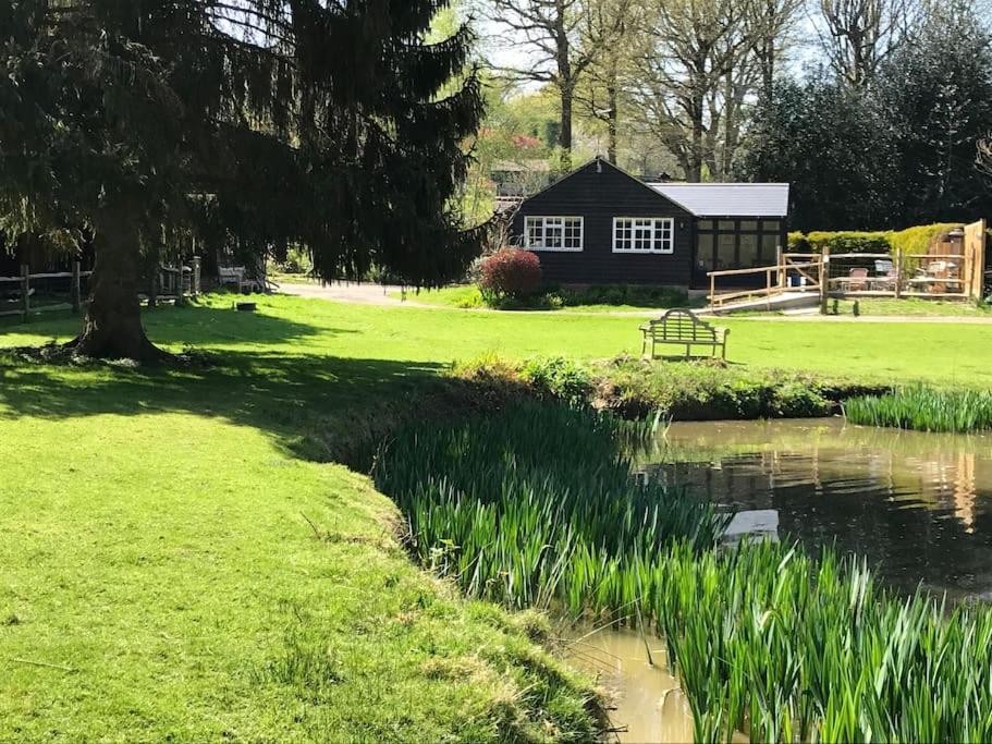 Halfmoon Lodge @ Knights Hole Wheelchair Access Cranbrook Esterno foto